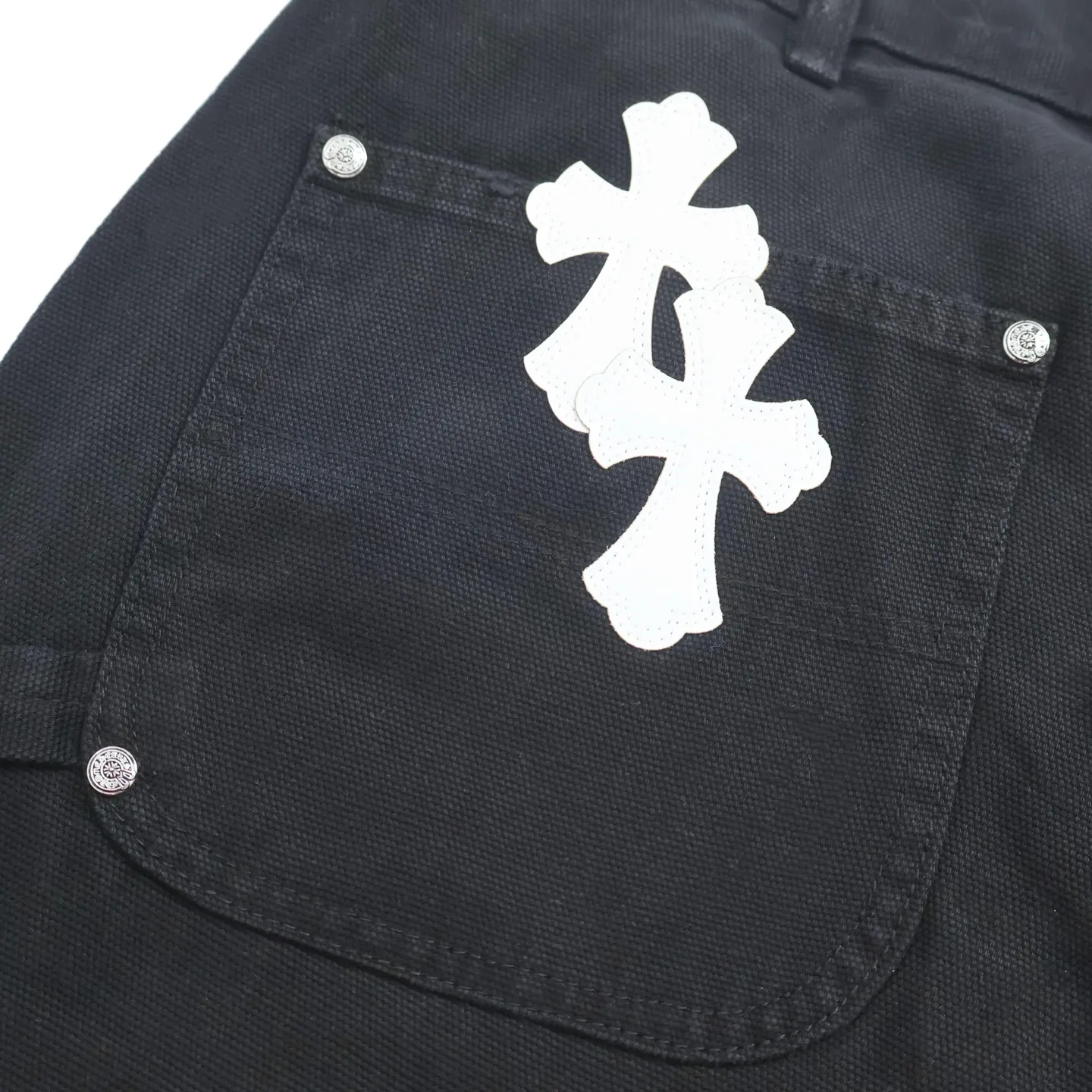 🅿️760 [Exclusive supply] CH Crow Heart Work Jeans are made of twill high-ounce washed denim fabric, exclusive CH-specific logging overalls style (non-Levis Vintage) custom-woven and dyed fabric, and the two-color cross is cowhide + sheepskin (all leather imported from Italy is custom-dyed separately, with consistent texture and no color difference). The stitch length, thread color, and wiring of the car are exactly the same. The inner lining is jacquard, with embroidery on the waist, 925 silver hardware, and heavy-duty washing and manual polishing. Size:32-34-36-38